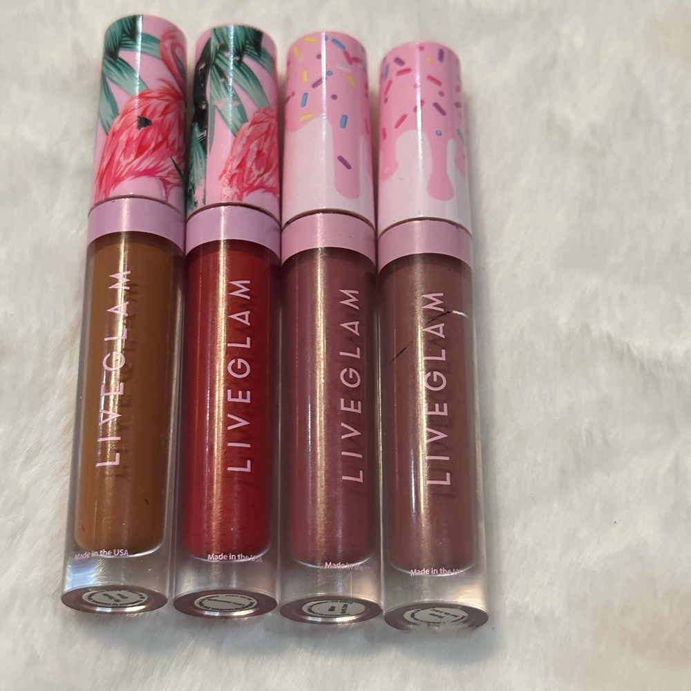 Live Glam Kiss Me